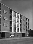 123774 Gezicht op een deel van een flatgebouw met de woningen Rooseveltlaan 258-288 te Utrecht.